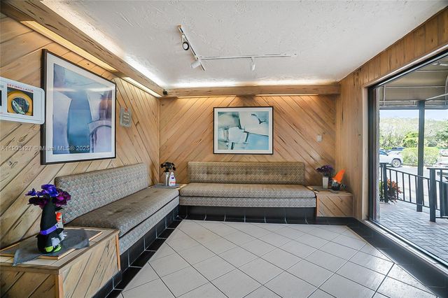 5900 NW 44th St 202, Lauderhill, FL 33319