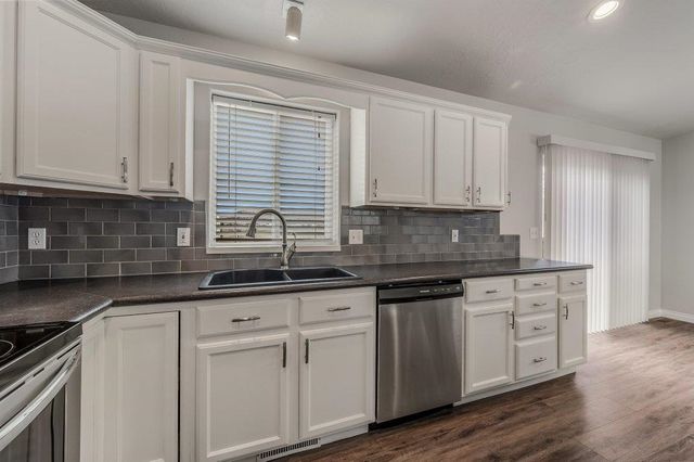 611 S Barker Rd, Spokane Valley, WA 99016