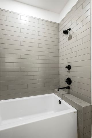 947 SE 10th Street, Bentonville, AR 72712