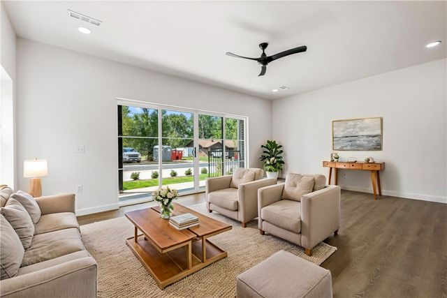 947 SE 10th Street, Bentonville, AR 72712