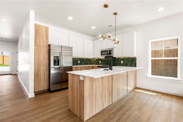 947 SE 10th Street, Bentonville, AR 72712