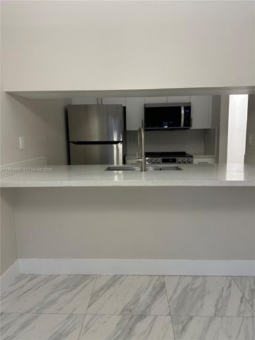 6708 NW 188th Ter, Hialeah, FL 33015