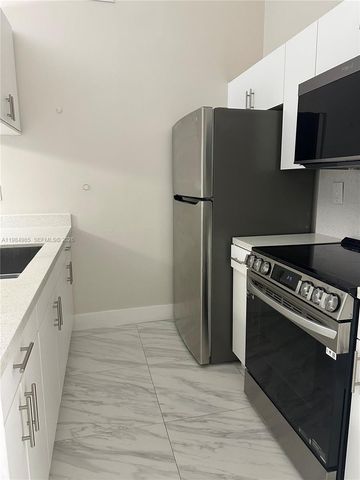 6708 NW 188th Ter, Hialeah, FL 33015