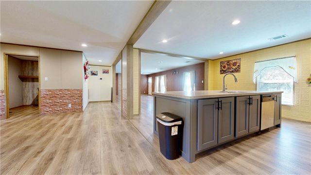 4003 Oxford Lane, Blackshear, GA 31516