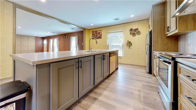 4003 Oxford Lane, Blackshear, GA 31516