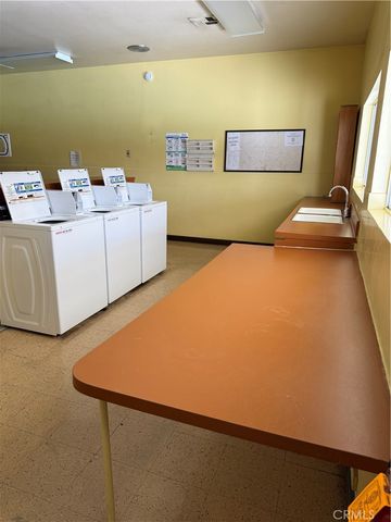 575 S Lyon Avenue 40, Hemet, CA 92543
