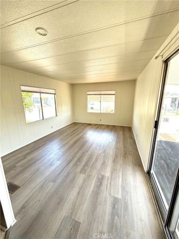 575 S Lyon Avenue 40, Hemet, CA 92543