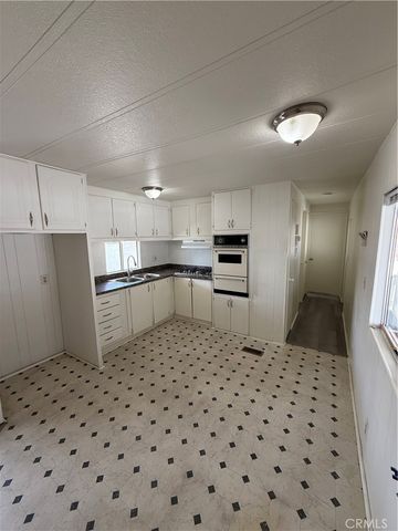 575 S Lyon Avenue 40, Hemet, CA 92543
