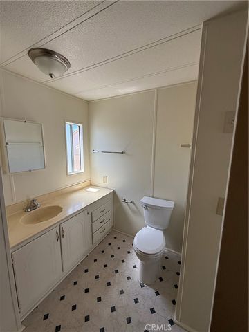 575 S Lyon Avenue 40, Hemet, CA 92543