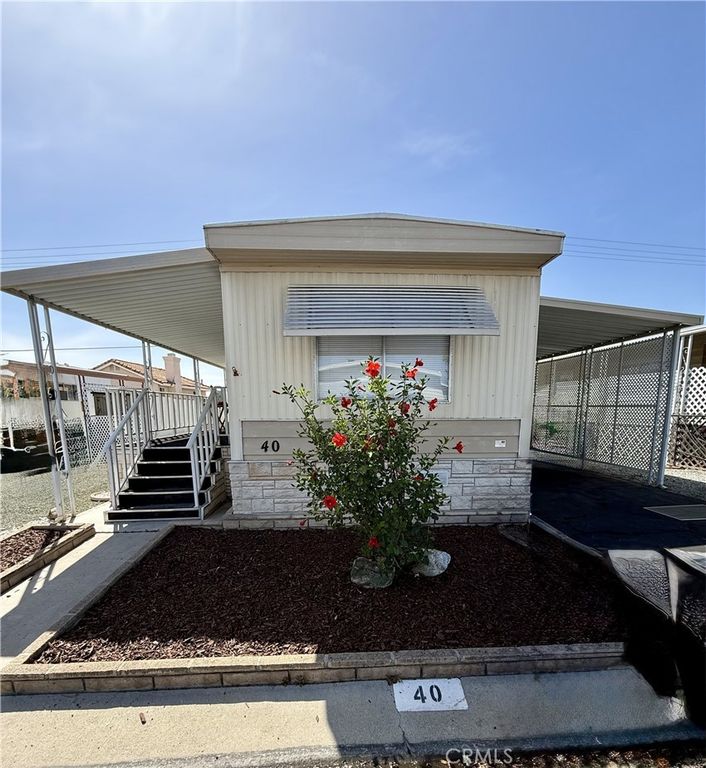 575 S Lyon Avenue 40, Hemet, CA 92543