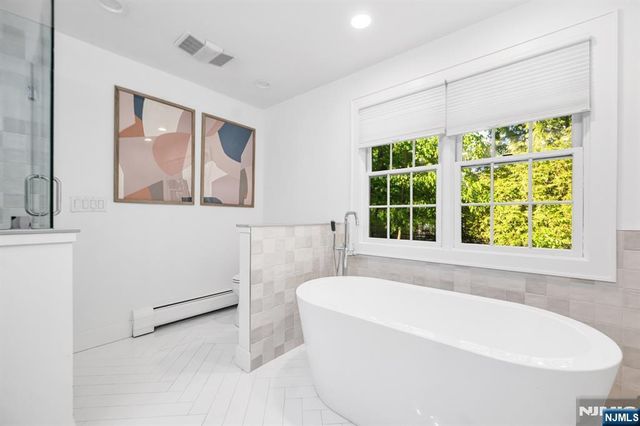 63 Park Avenue, Wyckoff, NJ 07481