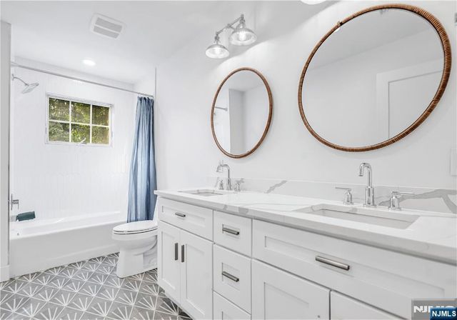 63 Park Avenue, Wyckoff, NJ 07481