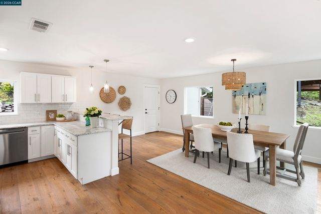 28 Southwood Dr, Orinda, CA 94563