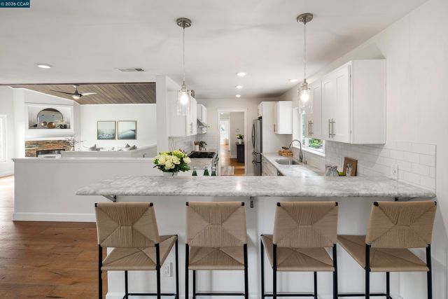 28 Southwood Dr, Orinda, CA 94563