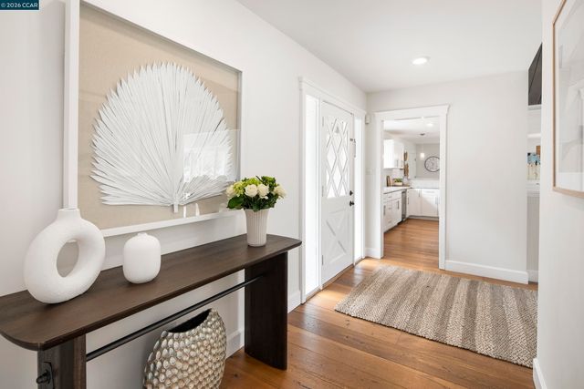 28 Southwood Dr, Orinda, CA 94563