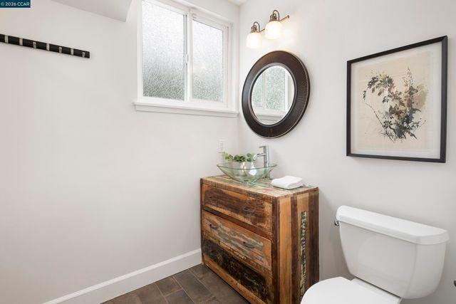 28 Southwood Dr, Orinda, CA 94563