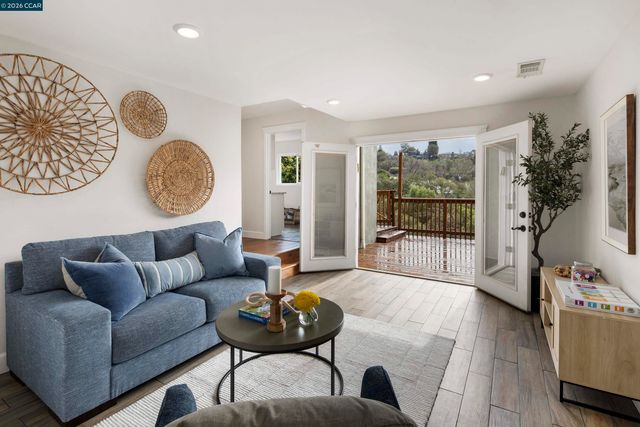 28 Southwood Dr, Orinda, CA 94563