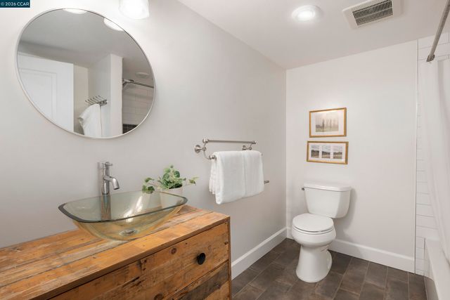 28 Southwood Dr, Orinda, CA 94563