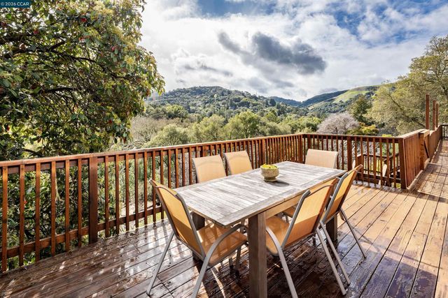 28 Southwood Dr, Orinda, CA 94563