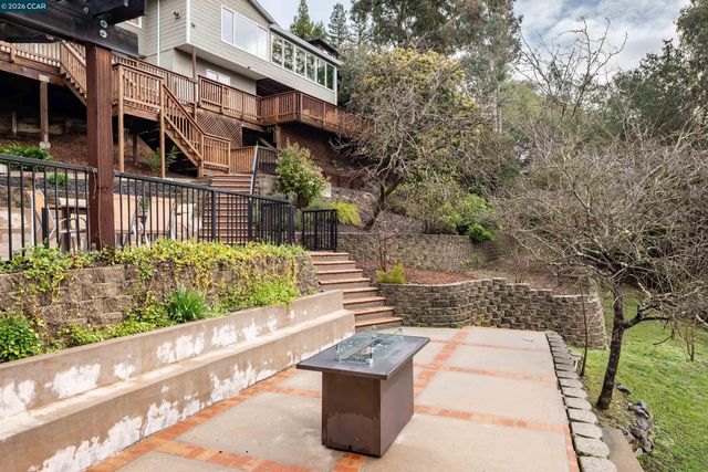 28 Southwood Dr, Orinda, CA 94563