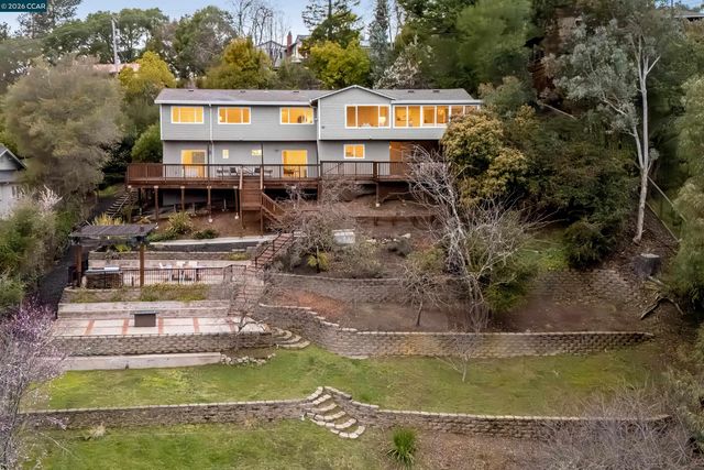 28 Southwood Dr, Orinda, CA 94563