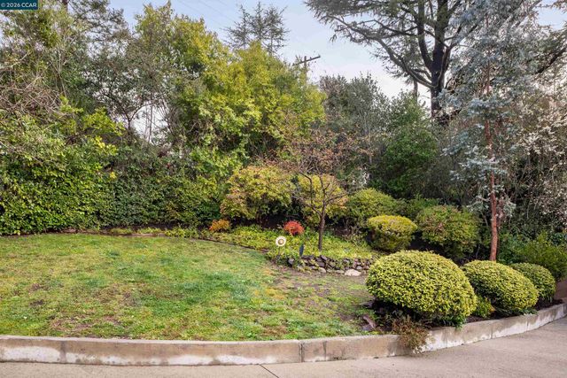 28 Southwood Dr, Orinda, CA 94563