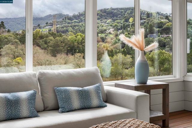 28 Southwood Dr, Orinda, CA 94563