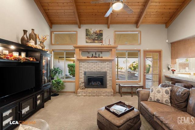 2512 Oak View Court, Bakersfield, CA 93311
