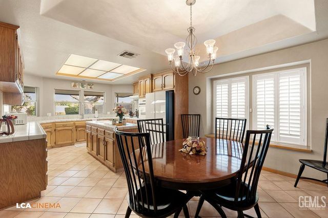 2512 Oak View Court, Bakersfield, CA 93311
