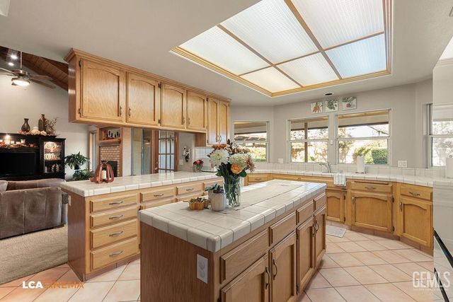 2512 Oak View Court, Bakersfield, CA 93311