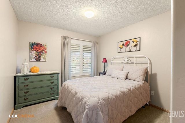 2512 Oak View Court, Bakersfield, CA 93311