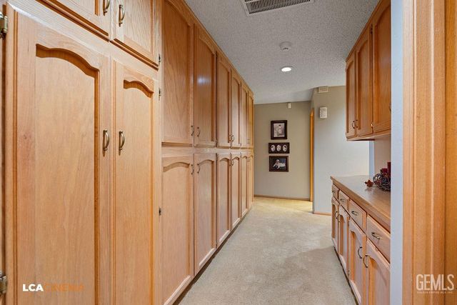 2512 Oak View Court, Bakersfield, CA 93311