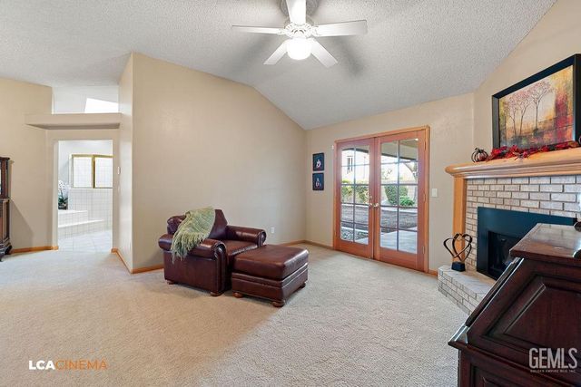2512 Oak View Court, Bakersfield, CA 93311