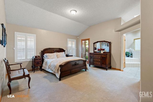 2512 Oak View Court, Bakersfield, CA 93311