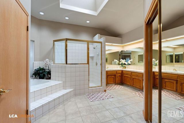 2512 Oak View Court, Bakersfield, CA 93311
