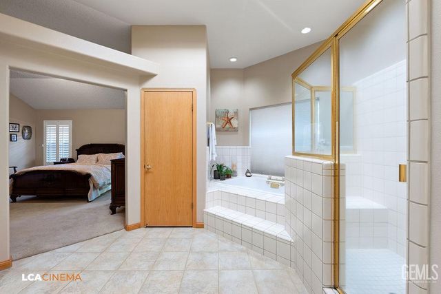 2512 Oak View Court, Bakersfield, CA 93311