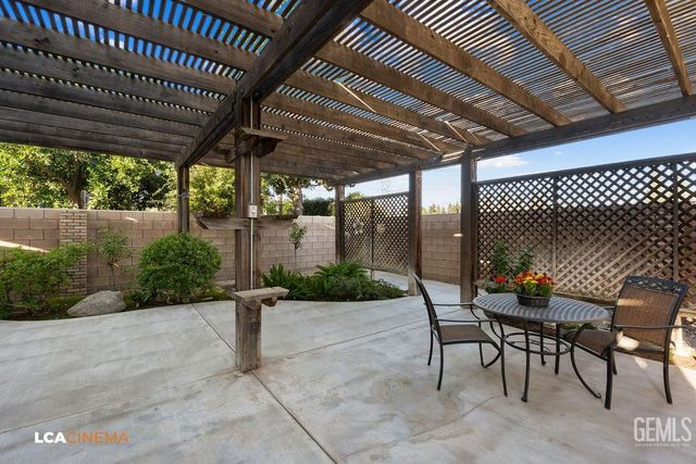 2512 Oak View Court, Bakersfield, CA 93311