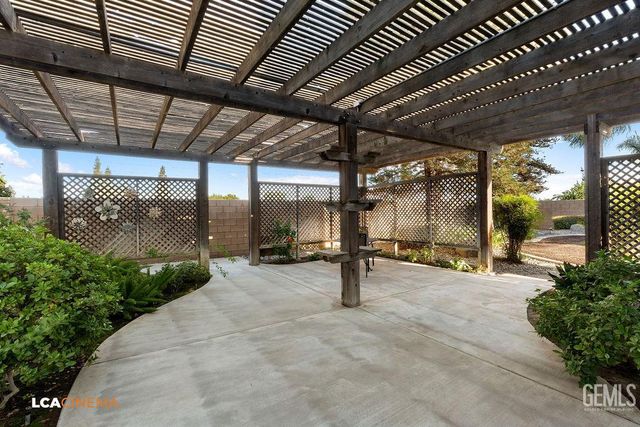 2512 Oak View Court, Bakersfield, CA 93311