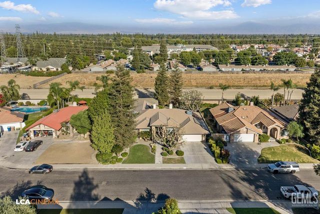 2512 Oak View Court, Bakersfield, CA 93311