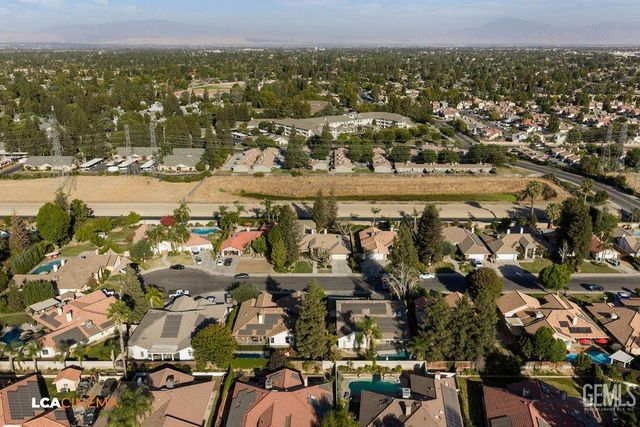 2512 Oak View Court, Bakersfield, CA 93311