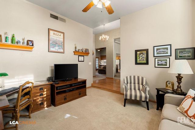 2512 Oak View Court, Bakersfield, CA 93311