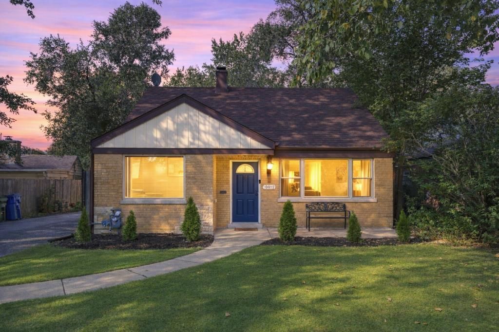 10912 S Komensky Avenue, Oak Lawn, IL 60453 — exterior