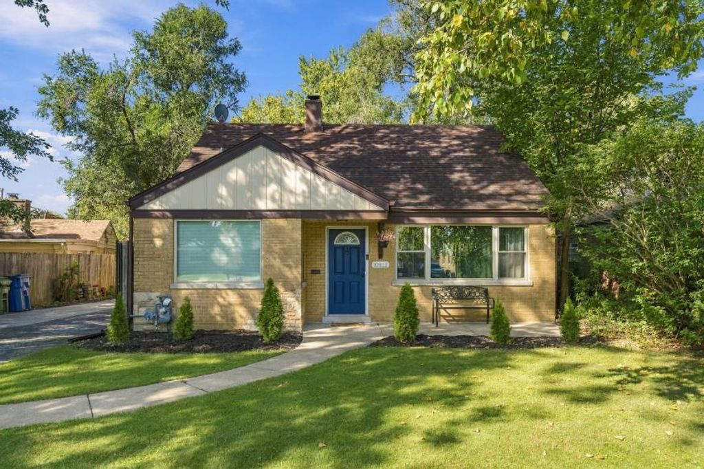 10912 S Komensky Avenue, Oak Lawn, IL 60453 — photo 2