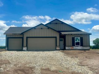 1610 N Emerald Valley Dr, Mulvane, KS 67110