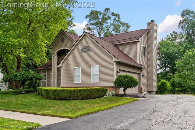 4630 Commerce Woods Drive, Commerce Charter Township, MI 48382