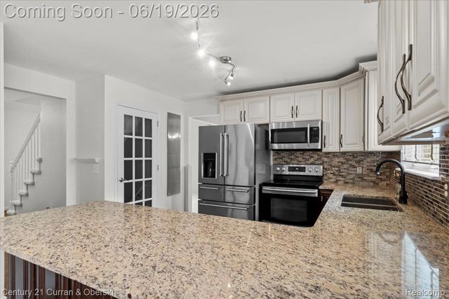 4630 Commerce Woods Drive, Commerce Charter Township, MI 48382