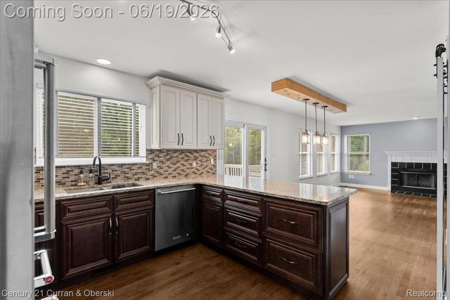 4630 Commerce Woods Drive, Commerce Charter Township, MI 48382