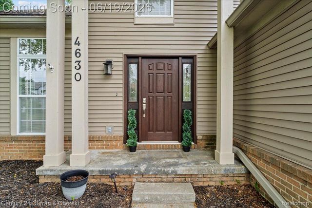 4630 Commerce Woods Drive, Commerce Charter Township, MI 48382