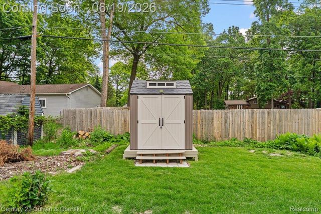4630 Commerce Woods Drive, Commerce Charter Township, MI 48382