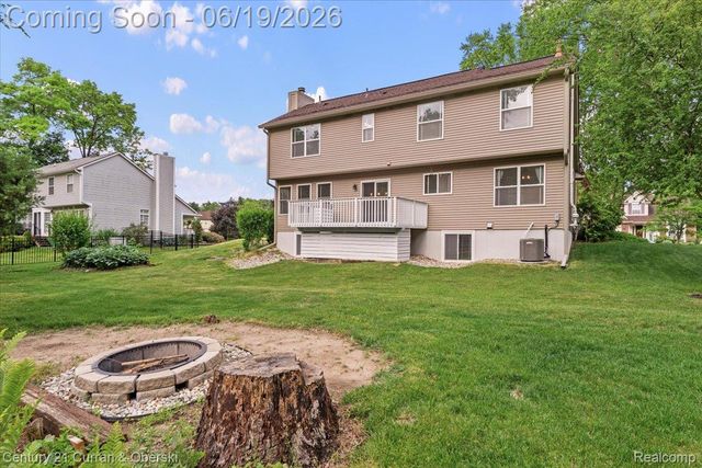 4630 Commerce Woods Drive, Commerce Charter Township, MI 48382